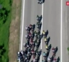 VIDEO: Hallucinant, motor veroorzaakt ongeluk in Giropeloton