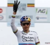 Van Aert over zijn 3e BK-titel: "Ik voelde de vleugels van Red Bull" en "Niet vaak iemand als klasbak Sweeck door het zand zien rijden"