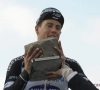 Niki Terpstra ontdekt dat hij net als andere winnaars in Roubaix naamplaatje heeft