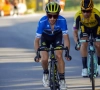 ? Auwch... Blunder van formaat op eindpodium Tirreno-Adriatico na verkeerde trui voor eindwinnaar Roglic