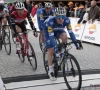 🎥 Remco Evenepoel beleeft moeilijk momentje op podium na zege van zijn team in sprintkoers