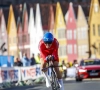 Noor Tobias Foss is wereldkampioen tijdrijden, Küng tweede en Evenepoel derde.