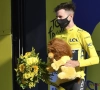 Adam Yates verbaasd nadat hij gele trui in de schoot geworpen krijgt, Alaphilippe gelaten