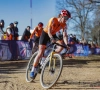 Vos wint duel van Brand en mag al voor achtste keer juichen op WK veldrijden, wel geen volledig oranje podium