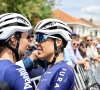 De zoen van de overwinning: Sanne Cant en Kim de Baat delen innig moment na het BK wielrennen