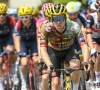 Steven Kruijswijk geeft op na een val en zo verliest Jonas Vingegaard een 2e pion die zelf ook valt