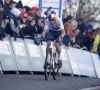 De dag van de wereldkampioenen: Tom Pidcock laat na gemiste start regenboogtrui nog blinken in Kortrijk met solo