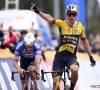 Groten der aarde zorgen voor héérlijk spektakel! Van Aert juicht opnieuw in Harelbeke na keizerlijke sprint met drie