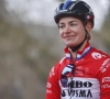 Riejanne Markus voert een nummertje op in de Navarra Women's Elite Classic