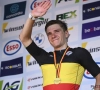 Goed gezelschap: Lotto Dstny-renner pronkt aan zijde Remco Evenepoel en Belgische ploegmaats zien het nog zitten