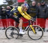 Mathieu Van der Poel veel te sterk voor Wout van Aert: "Maar de Paterberg is nog ver"