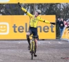 Iedereen heeft hetzelfde te zeggen over de overwinning van Wout van Aert en zijn fameuze zegegebaren