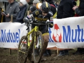 Materiaalpech houdt Wout van Aert van zege in Geraardsbergen