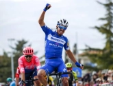 Topfavoriet Julian Alaphilippe houdt Oliver Naesen van de zege in Milaan-Sanremo, ook Wout Van Aert verrast