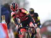 Eli Iserbyt houdt ploegmaat Michael Vanthourenhout af en wint de Parkcross in Maldegem