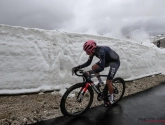 🎥 Te zot voor woorden: Egan Bernal op Passo Giau 'aangemoedigd' door mannen met... een kettingzaag