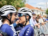 De zoen van de overwinning: Sanne Cant en Kim de Baat delen innig moment na het BK wielrennen