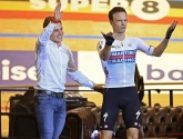 'Merci Iljooo': 6000 fans nemen samen met onder meer Evenepoel en Boonen afscheid van Iljo Keisse