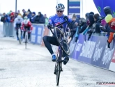 Niels Vandeputte (Alpecin-Deceuninck) viert podiumplek met wheelie: "Ongelooflijk, dit betekent heel veel voor mij"