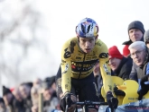 Ploegleider van Mathieu van der Poel lacht zijn tanden bloot over Wout van Aert