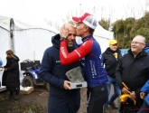 🎥 Thibau Nys steekt de draak met "oldtimer" en vader Sven Nys 