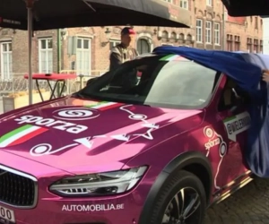 (Knal)roze: met deze opvallende auto trekt Sporza-wielerman Renaat Schotte door Italië