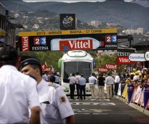 Foto: grapjas Jens Voigt lacht nóg eens met Orica-bus