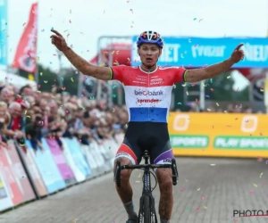 Koppenberg stelt niet teleur, Mathieu van der Poel rekent af met zwarte beest na spektakelstuk  