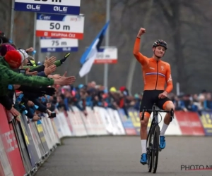 ? Zo viert grapjas Van der Poel zijn medaille