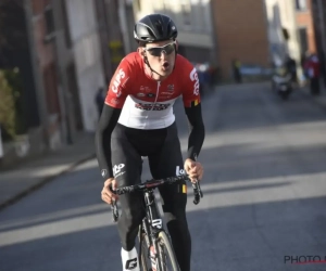 Wout Van Aert kleurt de koers, maar Tiesj Benoot schrijft heroïsche Strade Bianche op zijn naam na straffe stoot