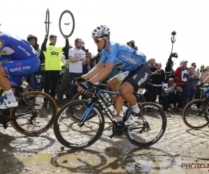 📷 'The Wolfpack' eert Michael Goolaerts met bloemen tijdens verkenning Parijs-Roubaix