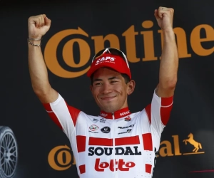 Caleb Ewan is opnieuw de snelste in de Tour Down Under en klopt Sam Bennett in een rechtstreeks duel