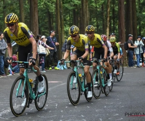 Slecht nieuws voor Robert Gesink (36): hij houdt een bekkenbreuk over aan zijn val in Tour Down Under