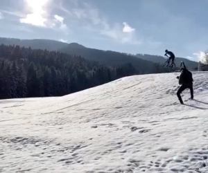 🎥 Sneeuwpret: Sagan amuseert zich kostelijk na medische testen