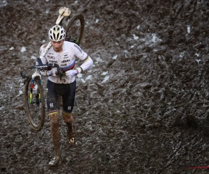 Van der Poel stoort zich nauwelijks aan loslopende hond en antwoordt als een kampioen