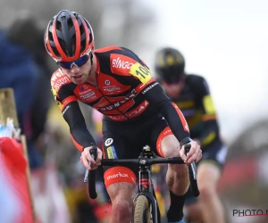 Eli Iserbyt houdt ploegmaat Michael Vanthourenhout af en wint de Parkcross in Maldegem