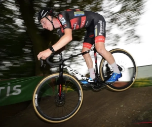 Pauwels Sauzen-Bingoal feest bij beloften: Toon Vandebosch blijft pechvogel van Alpecin-Fenix voor in thriller