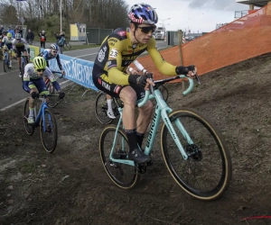 Wout van Aert geeft meer uitleg over eerste veldritoverwinning sinds horrorcrash: "Deed enorm veel deugd"