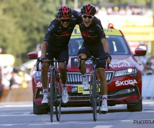 Kwiatkowski krijgt zege cadeau van ploegmaat, van Aert derde in zware bergit