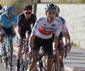 Spettacolo op de Stelvio! Almeida zakt door het ijs. Ook Kelderman kan niet volgen maar wordt wel leider