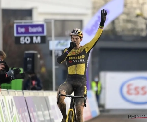 Wout van Aert maakt het waar en is ruimschoots de beste op BK