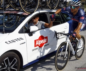 Ploegmaat bijzonder lovend voor Van der Poel op en naast de fiets: "Een unieke kampioen, er is niemand zoals hij"