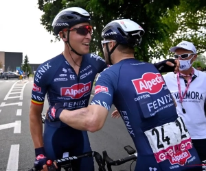 Feest bij entourage Merlier al kon zijn moeder zijn zege niet live bekijken: "Als ze dorst hebben moet ik werken"