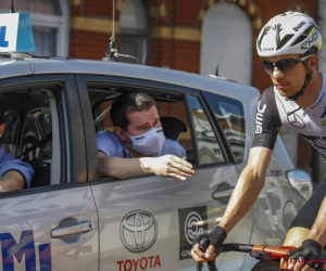 🎥 Dimitri Claeys spreekt Campenaerts en andere ploegmaats vanuit België moed in: "Ongelooflijk wat jullie doen"