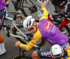 📷 Van der Poel en Alpecin-Fenix konden eerste Tourrit dan toch afwerken in truitje dat eer betuigt aan Poulidor