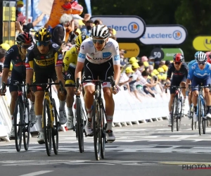 Roglič opent Tour met twee derde plaatsen (en wat fysieke averij): "Van der Poel verdiende zeker de overwinning"