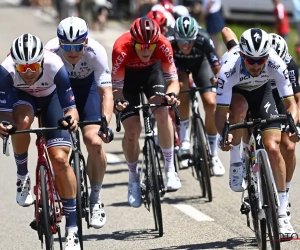 Na uitgestelde start van Tourrit en waaiers gaan Theuns, Van Moer en Alaphilippe mee in de aanval