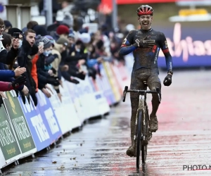 20-jarige Pim Ronhaar scoort podium in Wereldbeker bij elite na duel met Vanthourenhout: "Supergaaf, echt ongelooflijk"