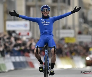 Simon Yates pakt slotrit, Wout van Aert maakt weergaloze indruk in dienst van eindwinnaar Roglic