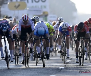 Tim Merlier klopt Dylan Groenewegen nipt en zet officieus 'WK voor sprinters' op zijn naam in De Panne